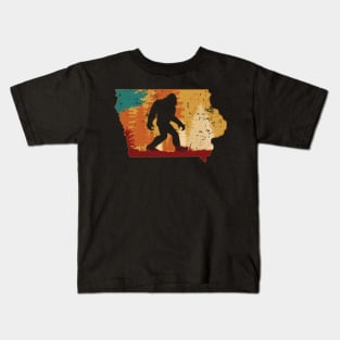 Bigfoot Retro Vintage Sasquatch Iowa Kids T-Shirt